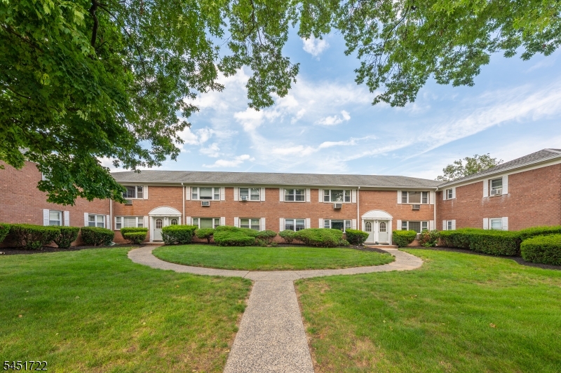 24 Manchester Ct Property Photo 2