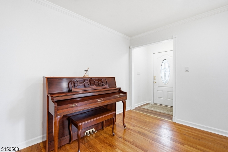 28 Kenz Ter Property Photo 3