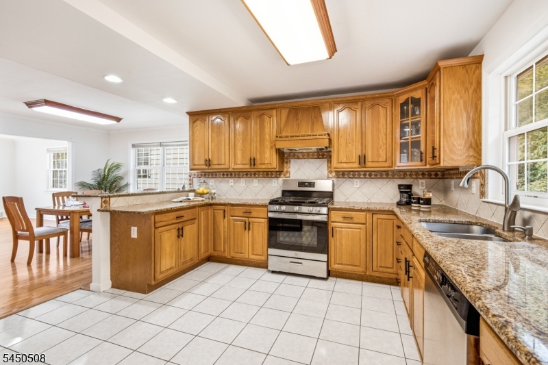 28 Kenz Ter Property Photo 7