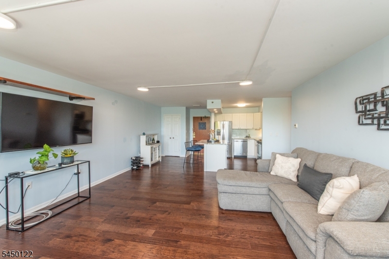 300 Main St 707 Property Photo 10