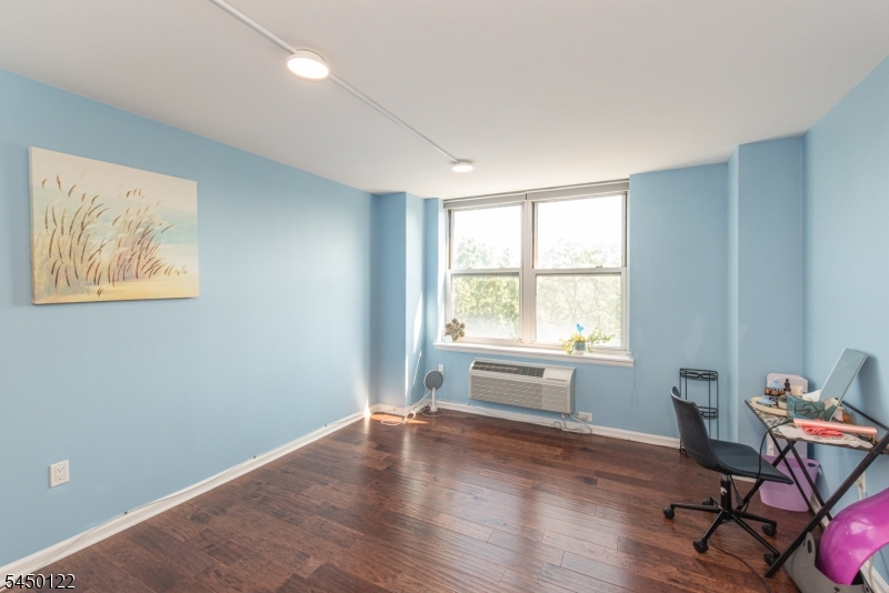300 Main St 707 Property Photo 16