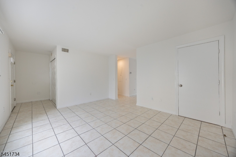 235 Keen St Property Photo 4