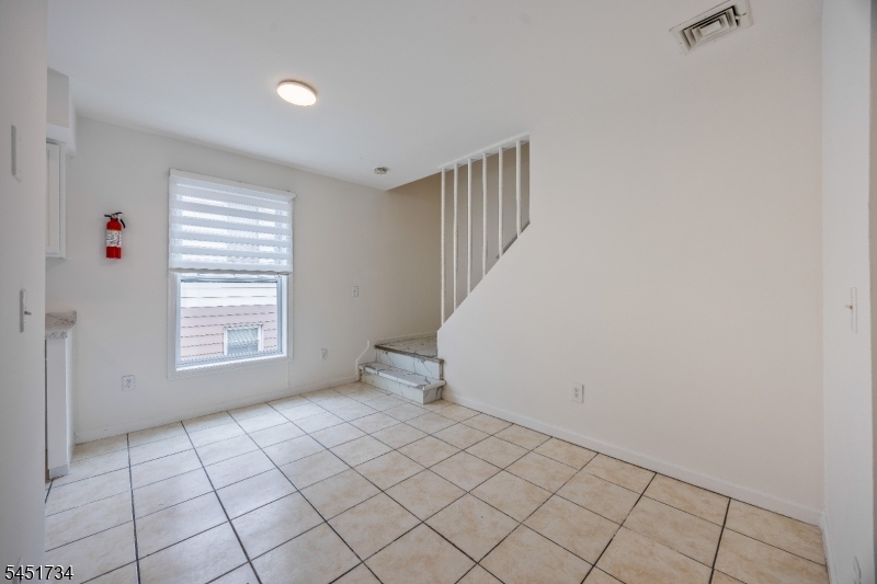 235 Keen St Property Photo 5