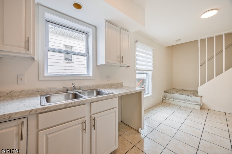 235 Keen St Property Photo 9