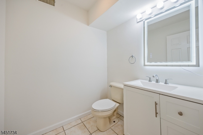 235 Keen St Property Photo 12