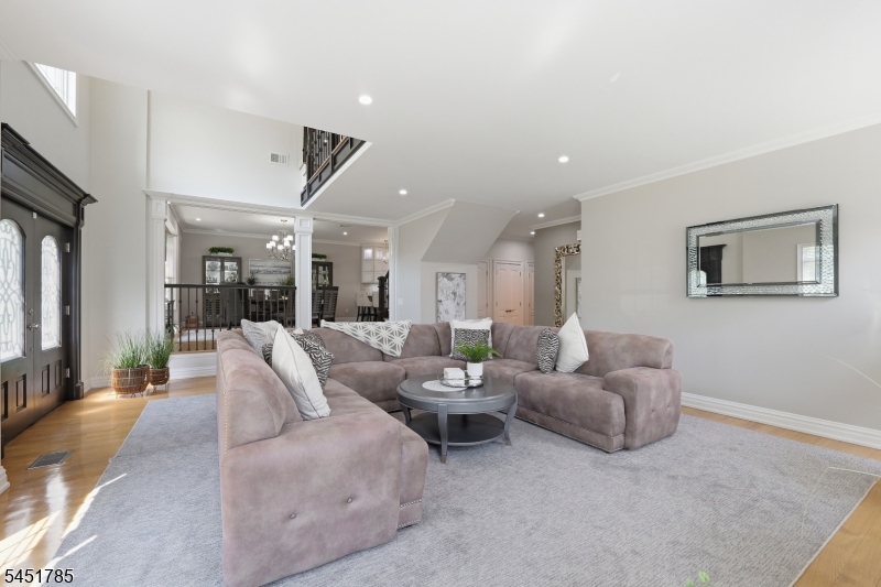 152 Boulevard Property Photo 5