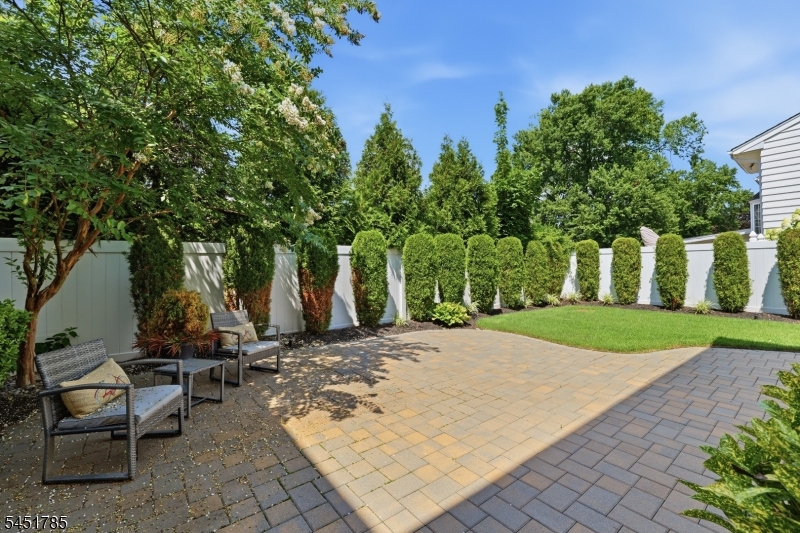 152 Boulevard Property Photo 40