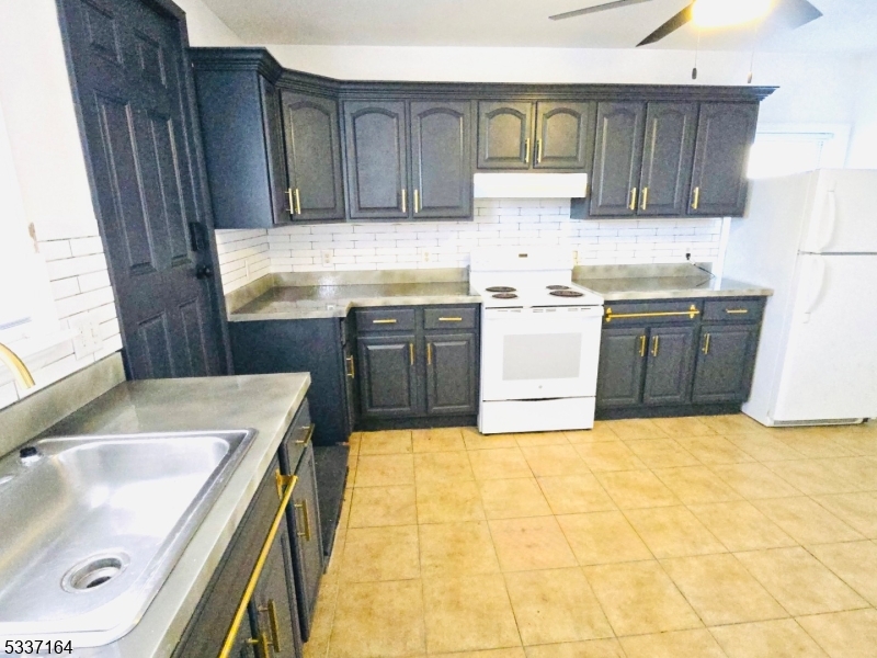 10 Noll Pl 3 Property Photo 16