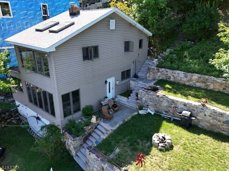 151 Hudson Ave Property Photo 2