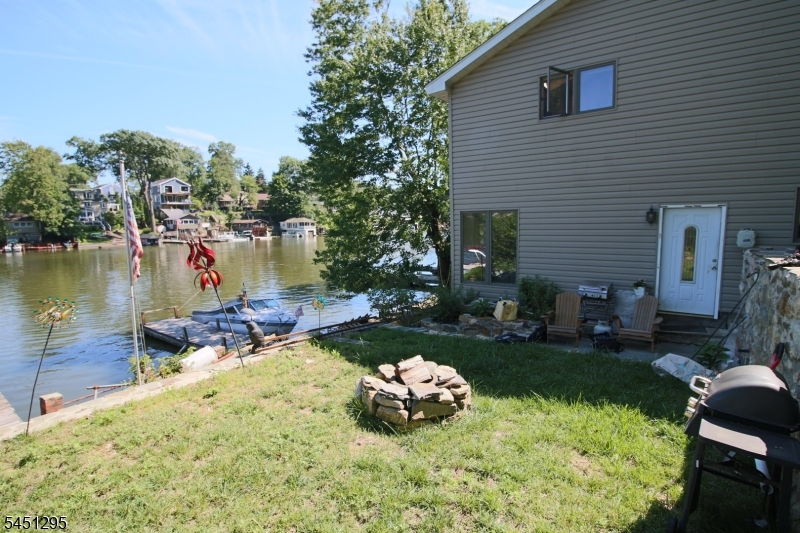151 Hudson Ave Property Photo 5
