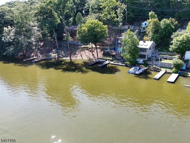 151 Hudson Ave Property Photo 9