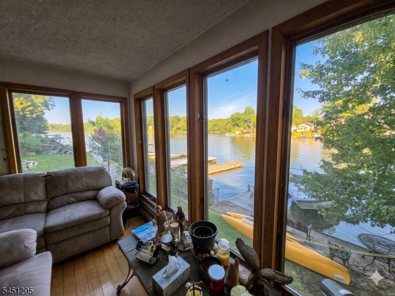 151 Hudson Ave Property Photo 12