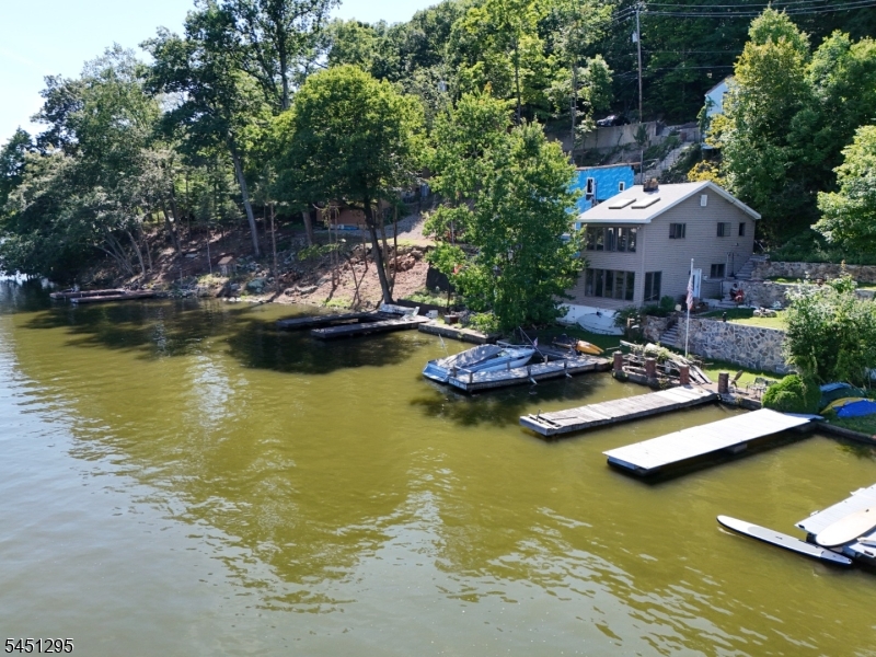 151 Hudson Ave Property Photo 16