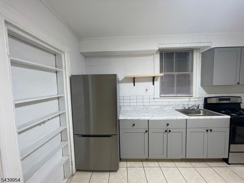 32 Oak Ave Property Photo 2