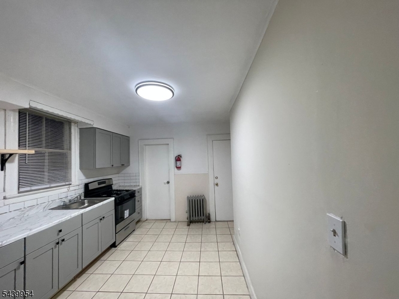 32 Oak Ave Property Photo 3