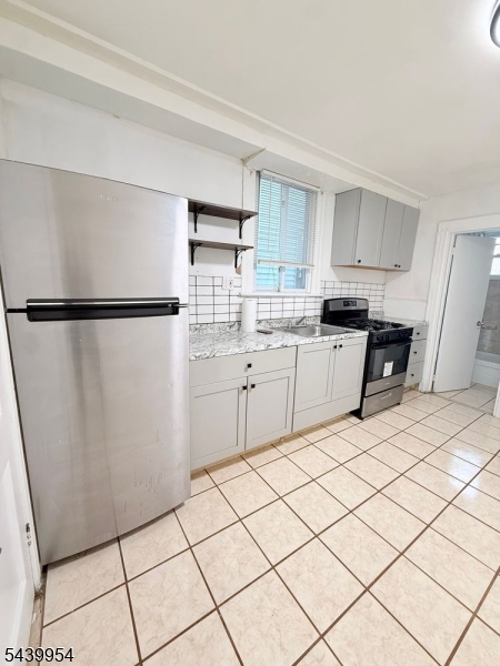 32 Oak Ave Property Photo 7