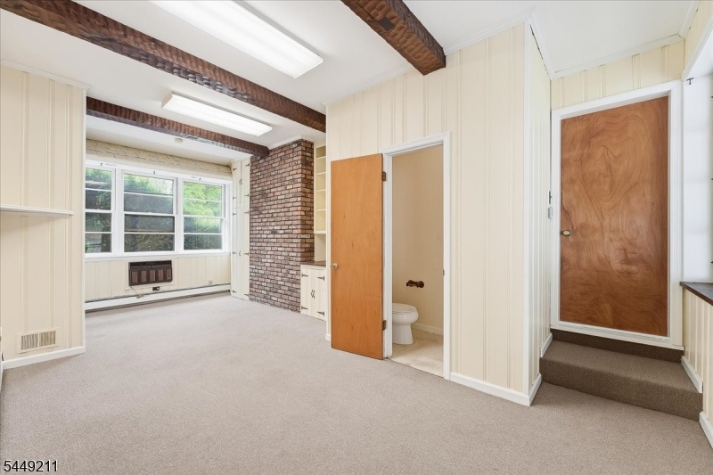 570 Mountain Ave 2 Property Photo 5
