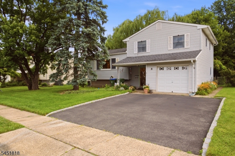 8 Growney St Property Photo 2