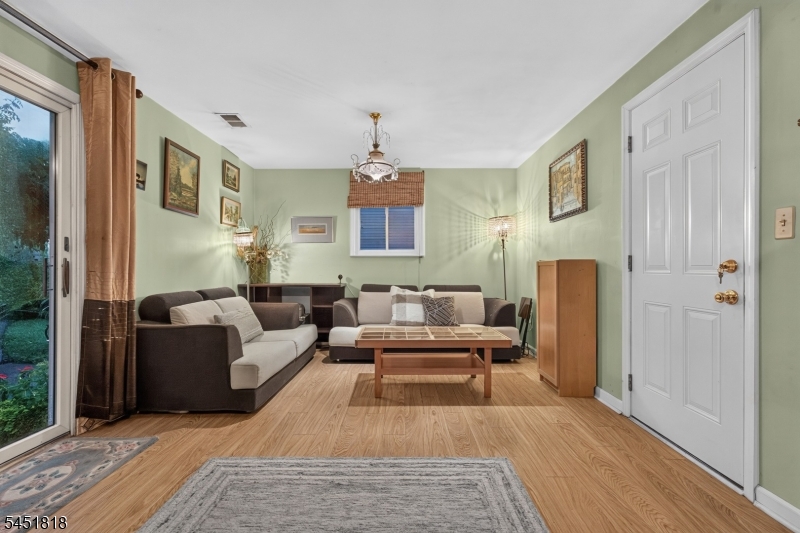 8 Growney St Property Photo 7