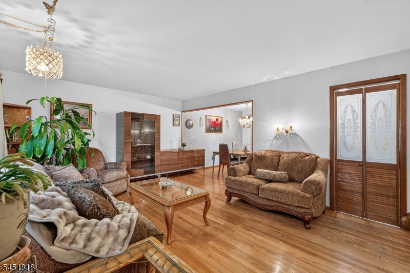 8 Growney St Property Photo 17