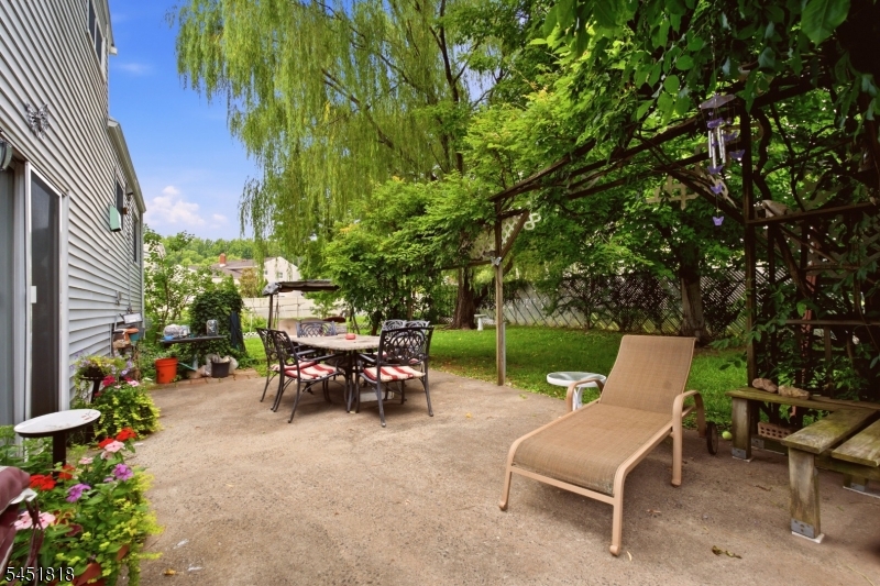8 Growney St Property Photo 32