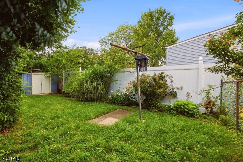 8 Growney St Property Photo 33