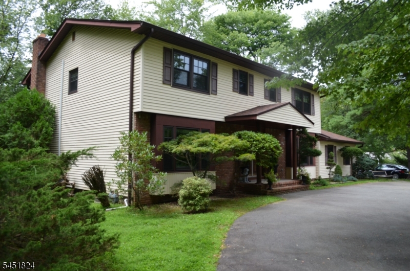 1 Glenbrook Ct Property Photo 1