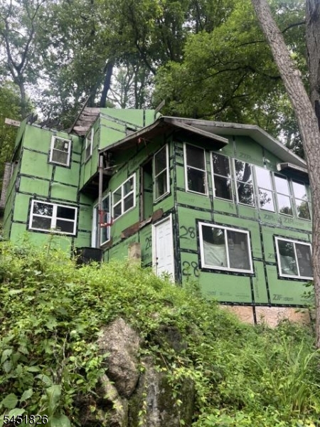28 Roosevelt Ave Property Photo 1