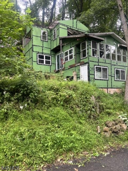28 Roosevelt Ave Property Photo 3