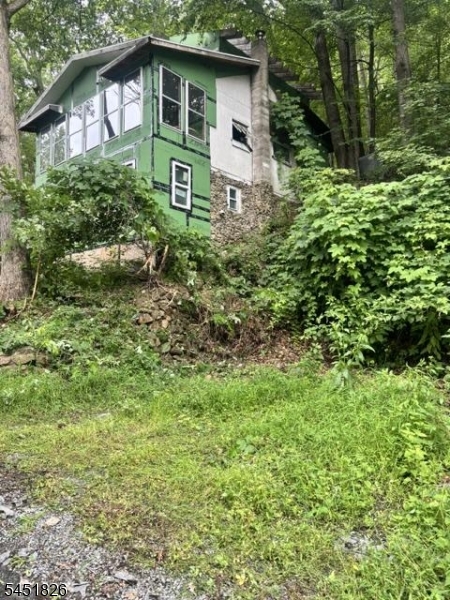 28 Roosevelt Ave Property Photo 5