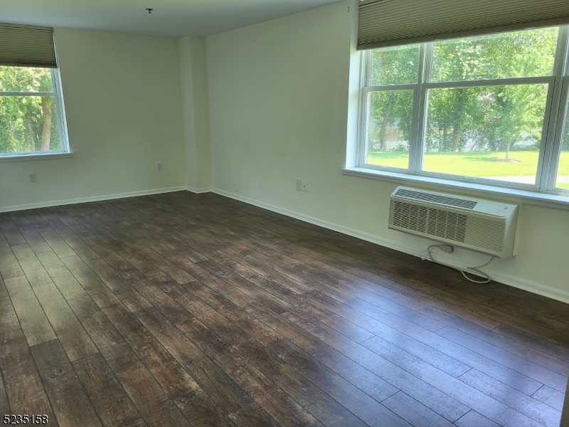 300 Main St 113 Property Photo 7