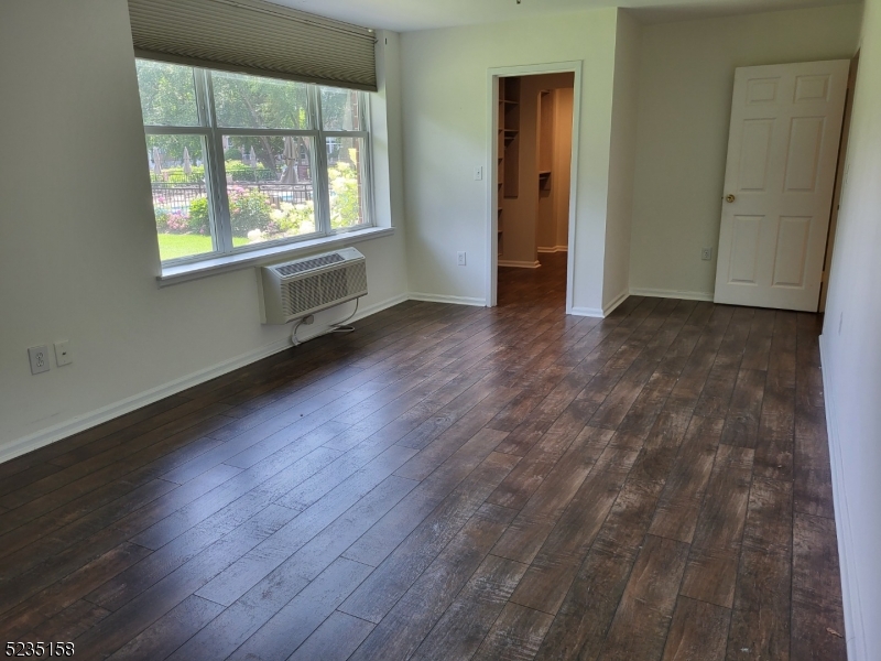 300 Main St 113 Property Photo 8