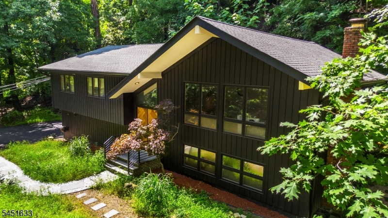 11 Foremost Mountain Rd Property Photo 1
