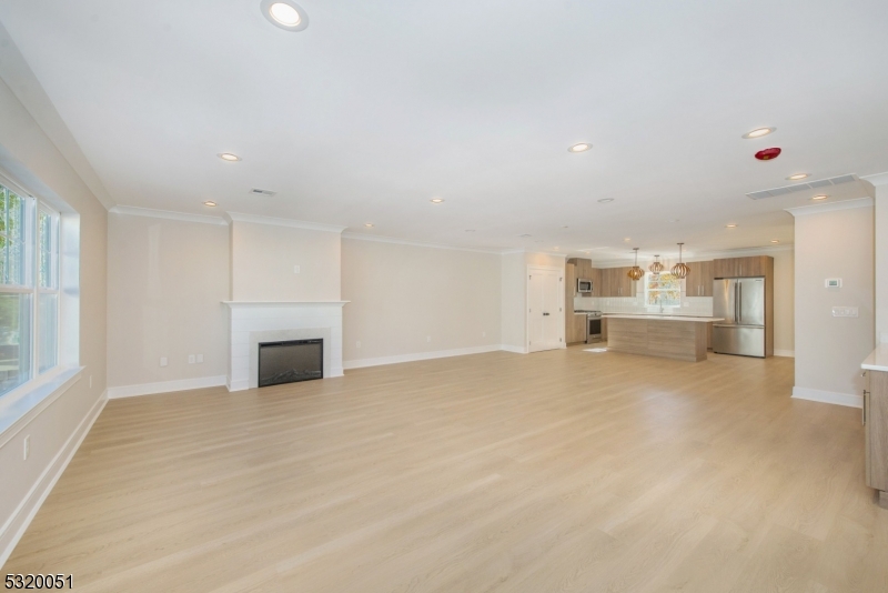 6 Elm St 14 Property Photo 10