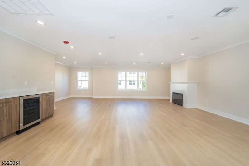 6 Elm St 14 Property Photo 11