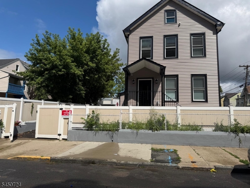 49 Mercer St Property Photo 1