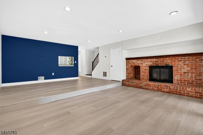 285 Penns Way Property Photo 4