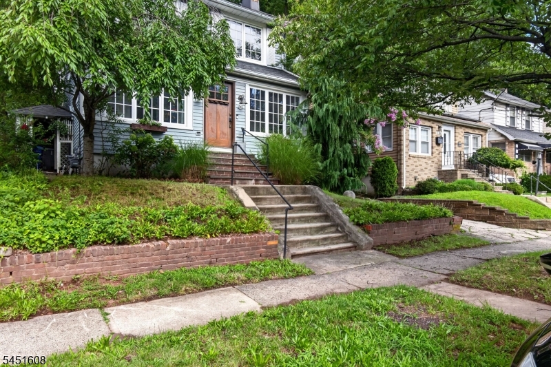 772 Broad St Property Photo 2