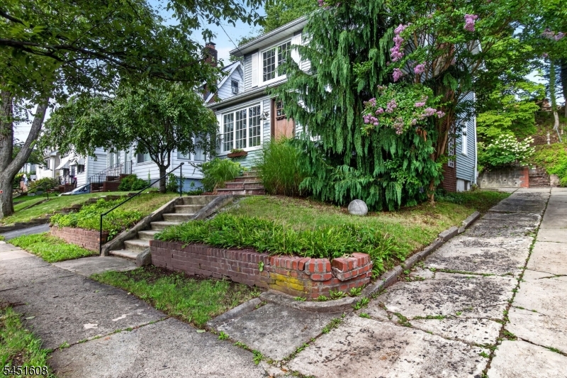 772 Broad St Property Photo 5