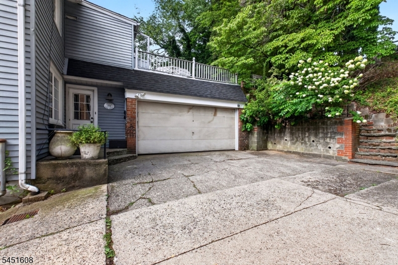 772 Broad St Property Photo 34