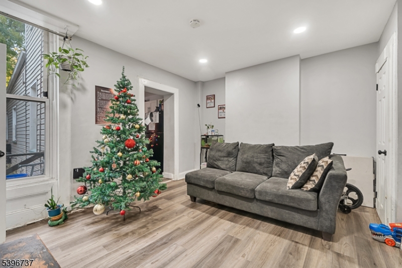 14 Crown St Property Photo 2
