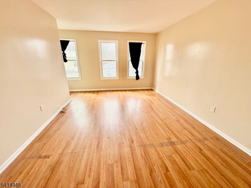 52 Montrose Ter Property Photo 2
