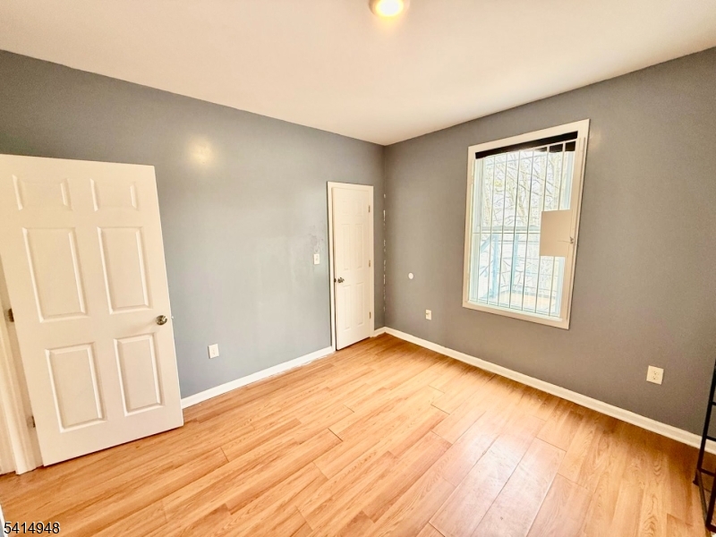 52 Montrose Ter Property Photo 5