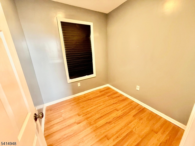 52 Montrose Ter Property Photo 7