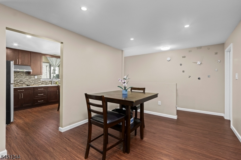 705 Downing Ct Property Photo 2