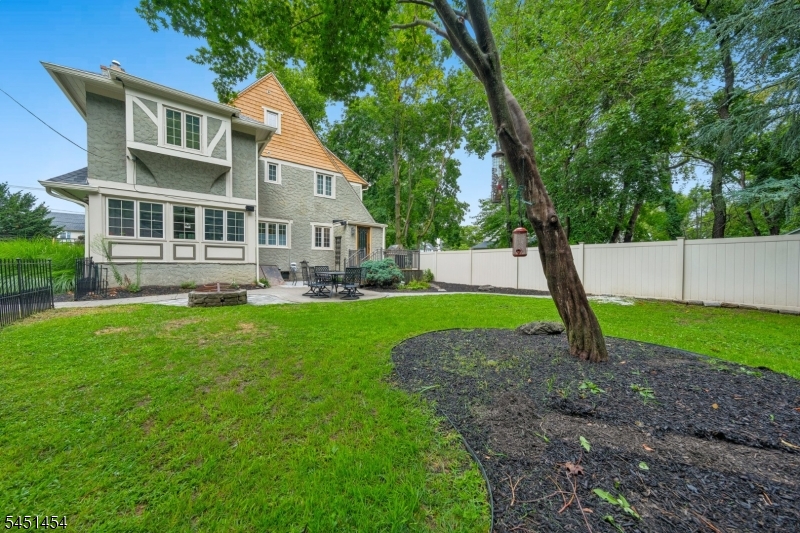 1041 Kenyon Ave Property Photo 45