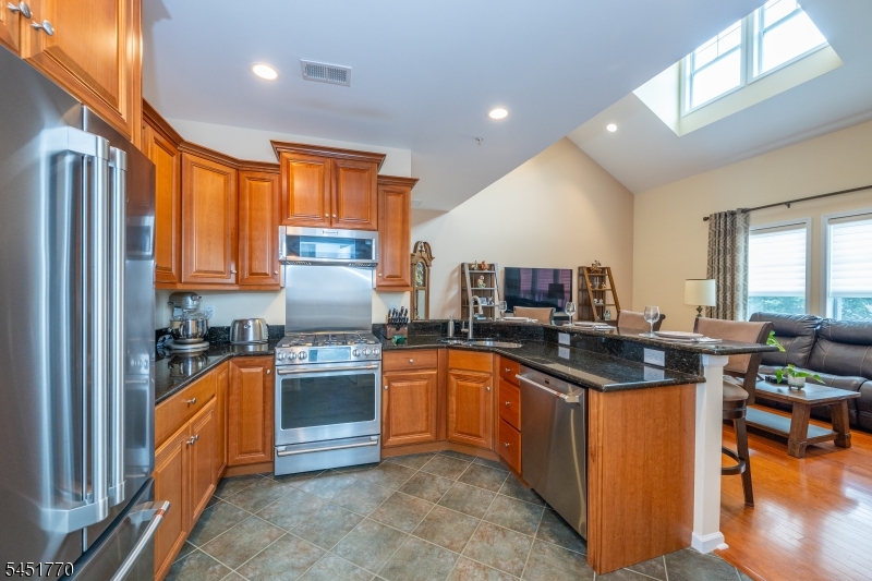 814 River Pl Property Photo 1