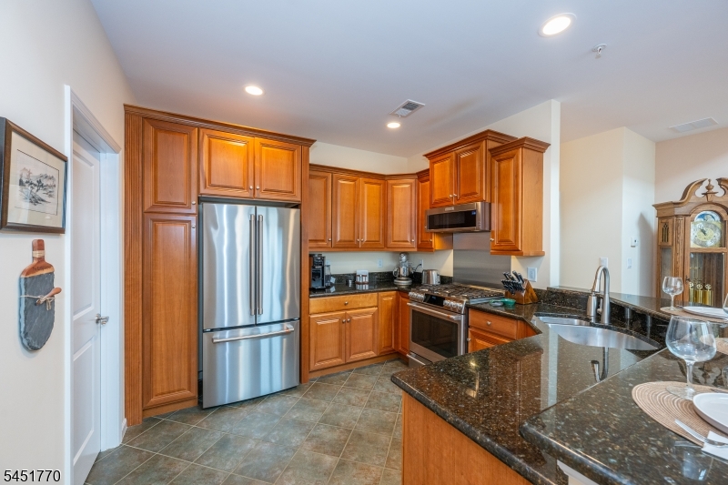 814 River Pl Property Photo 8