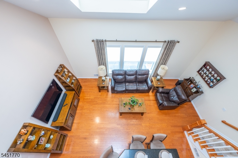 814 River Pl Property Photo 10