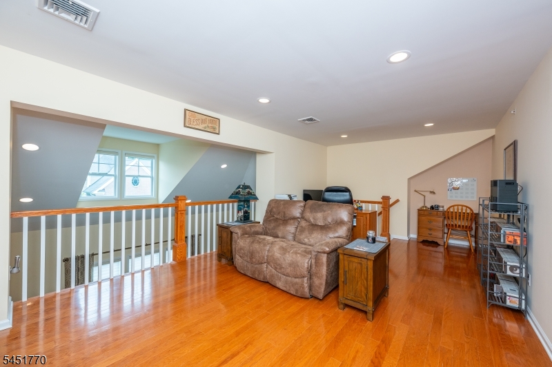 814 River Pl Property Photo 11